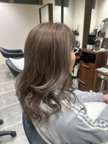 白髪を上手にカモフラージュ。